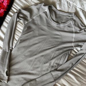 Long sleeve lululemon exercise top
